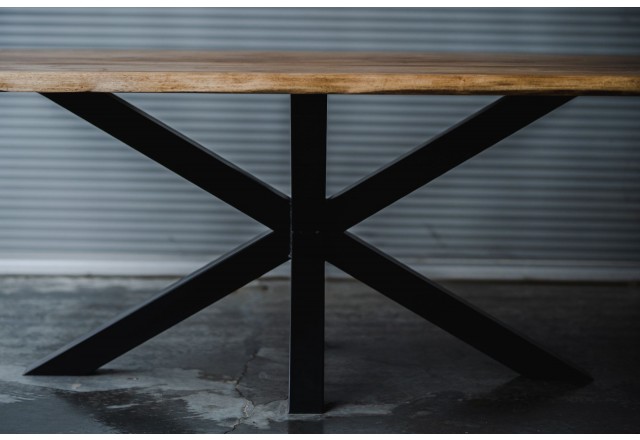 Esstisch Massivholz Eiche, Metallfuß Ausführung Spider